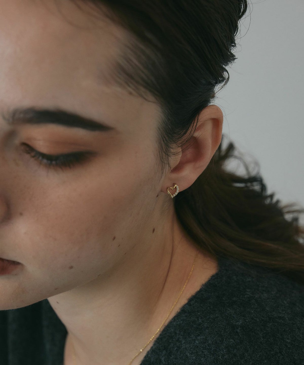 スランティングハートチタンポストピアス【MUK petite charme】