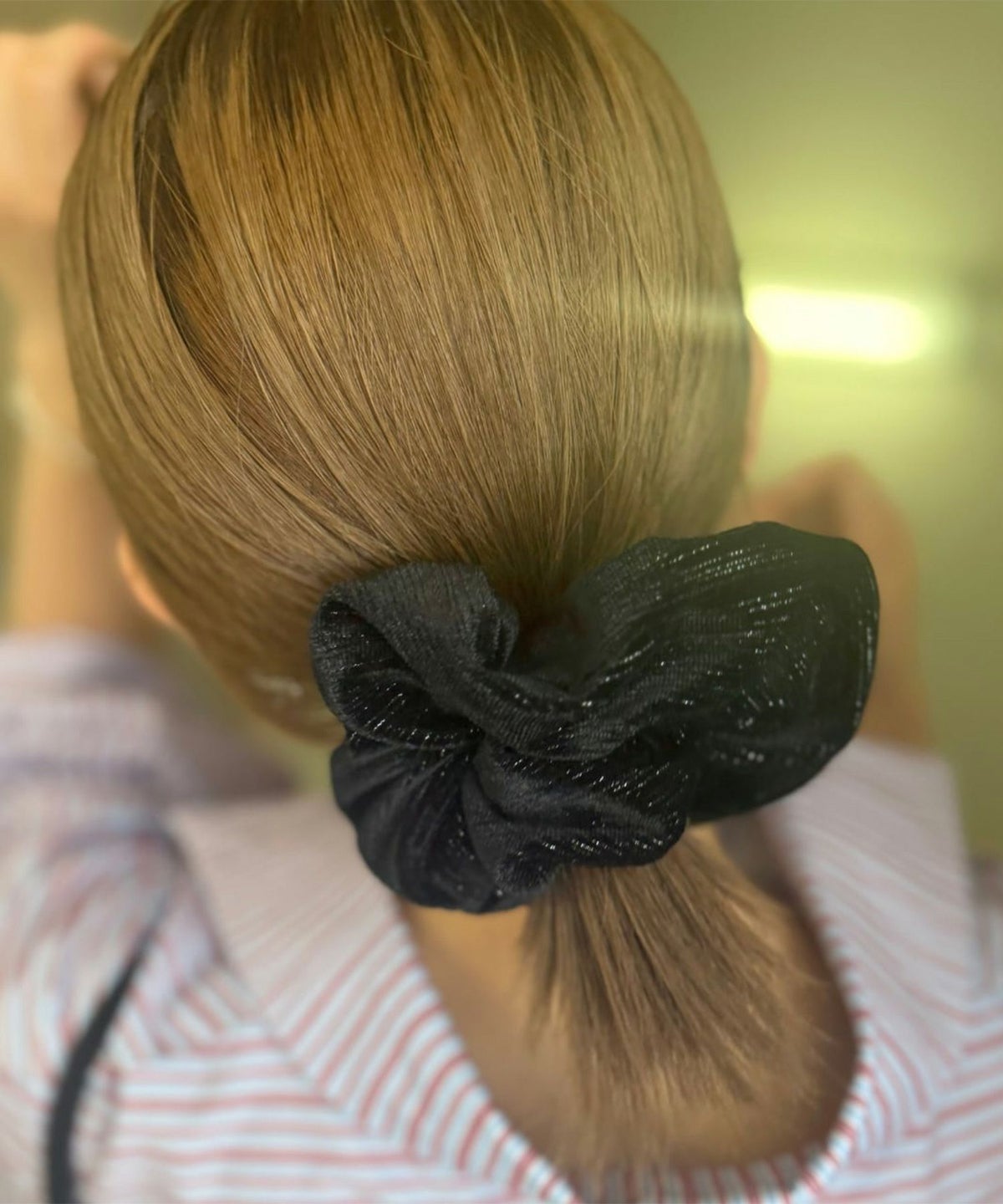 金糸ベロアシュシュ