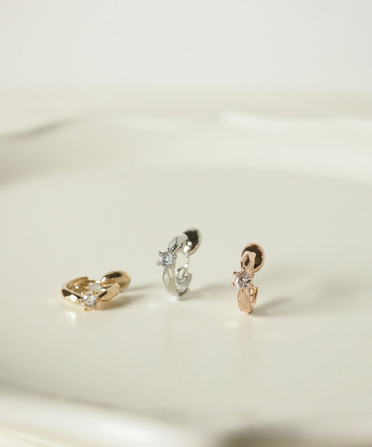 【web限定】ルミダイヤカットシャインフープループフィットイヤリング【Lumirise】