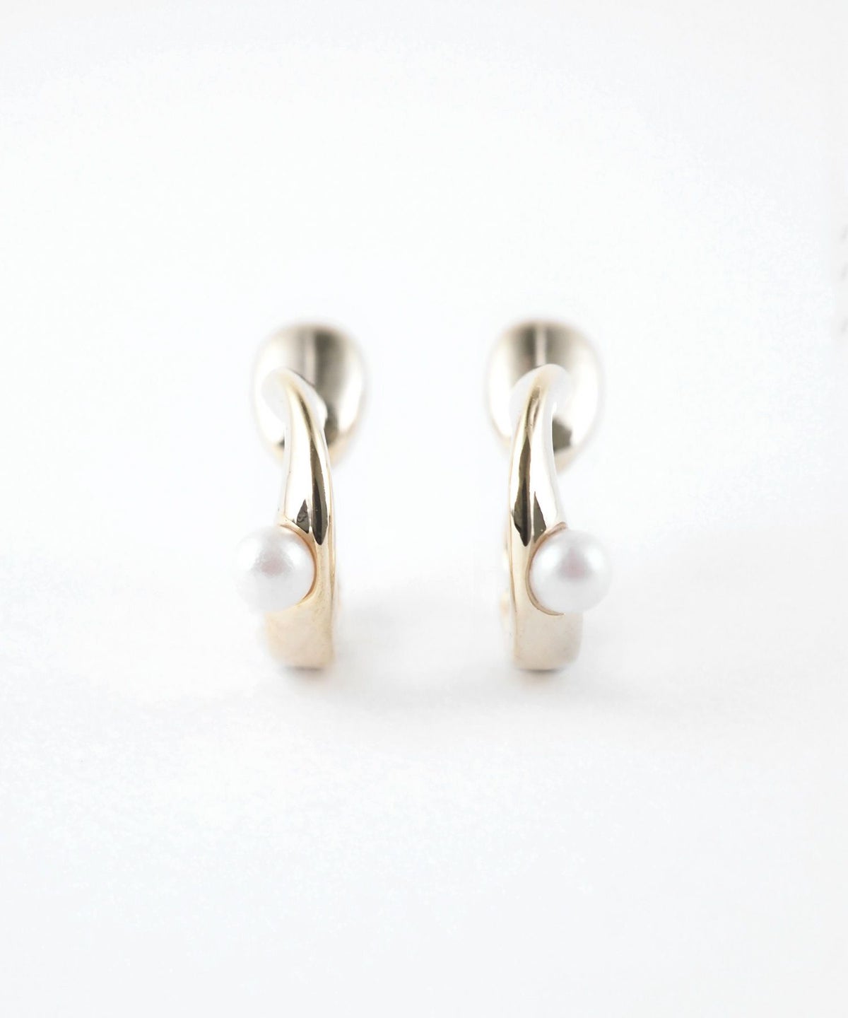 【web限定】ルミポイントパールフープタイニーループフィットイヤリング【Lumirise】