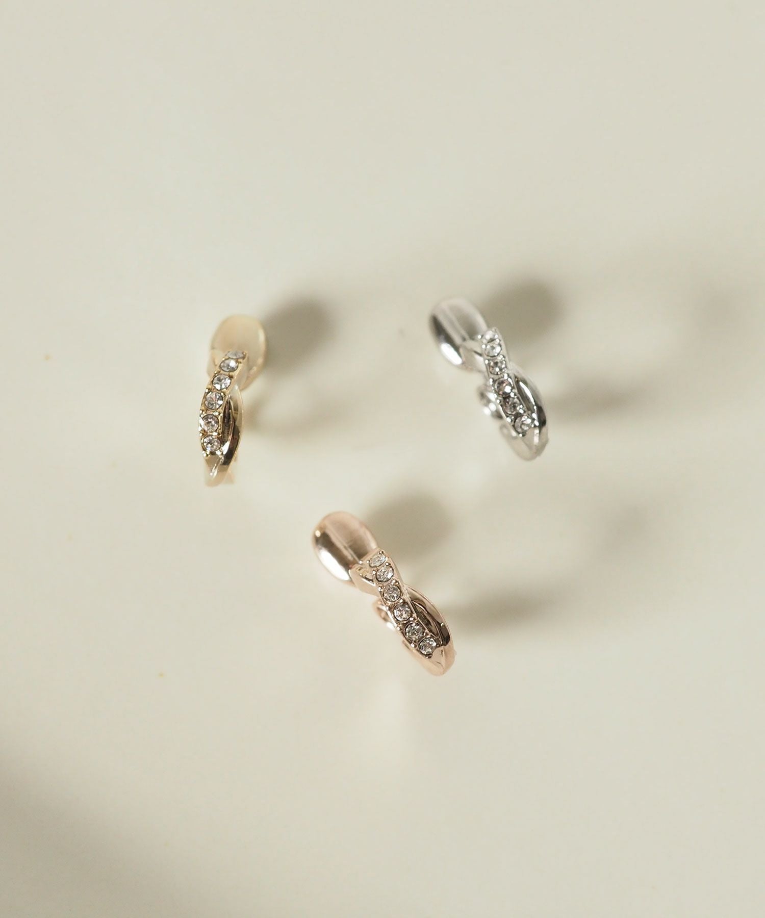 【web限定】ルミクロスパヴェフープタイニーループフィットイヤリング【Lumirise】