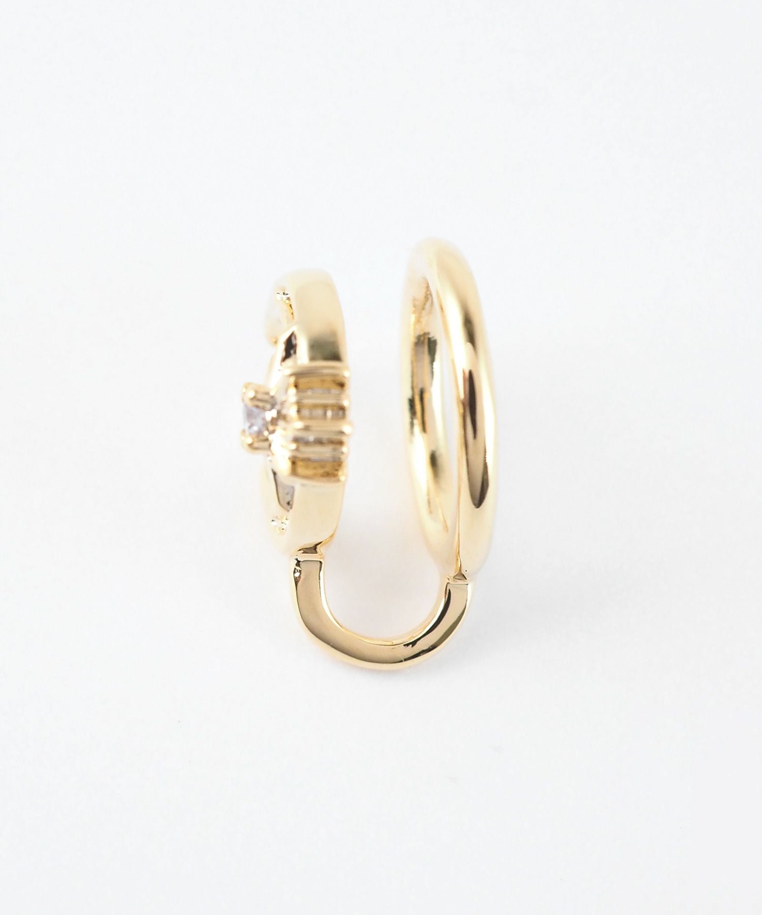 クレセントムーンストーンラウンドメタルイヤリング