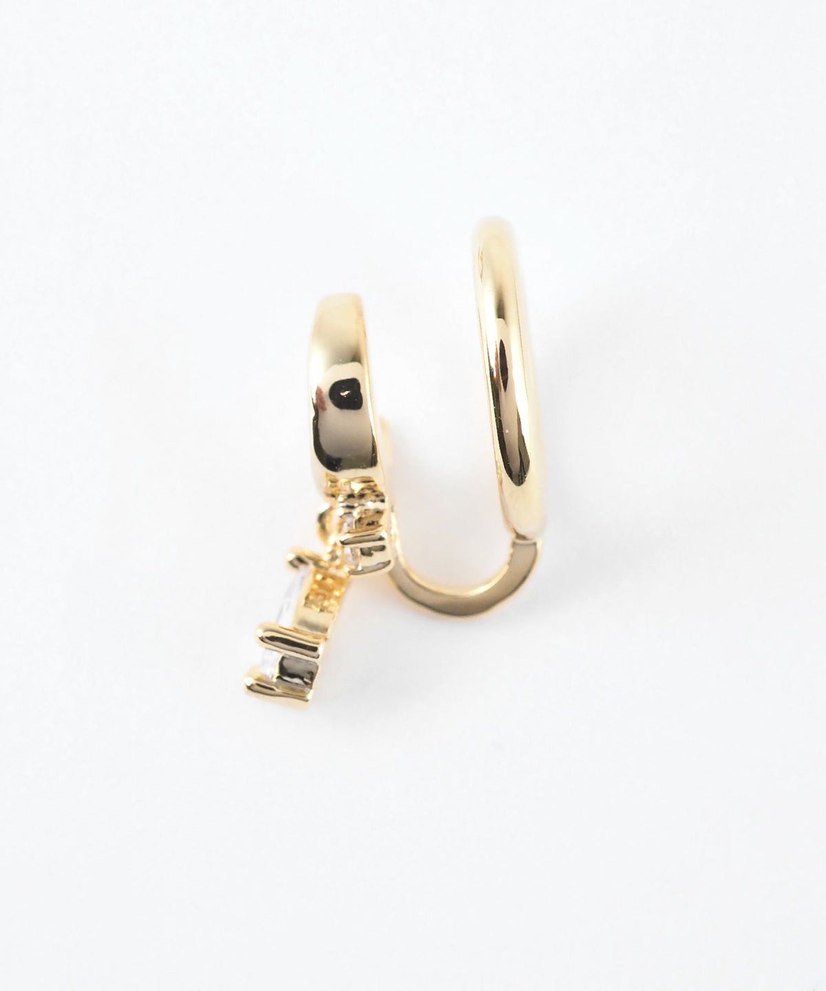 クレセントムーンドロップキュービックラウンドメタルイヤリング