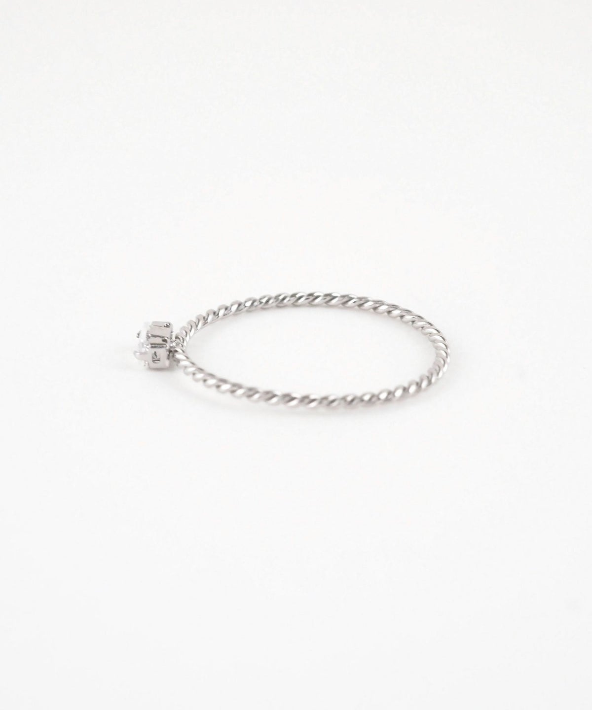 ツイストキュービックジルコニアサージカルステンレスリング