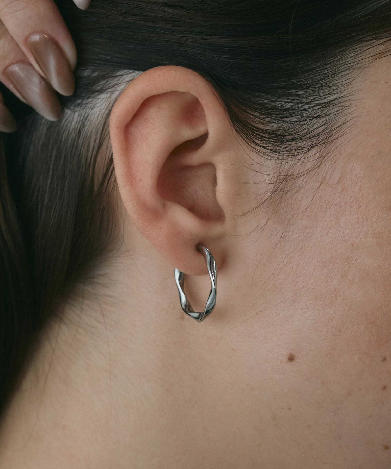 ツイストフープステンレスポストピアス【MUK lucenzio】