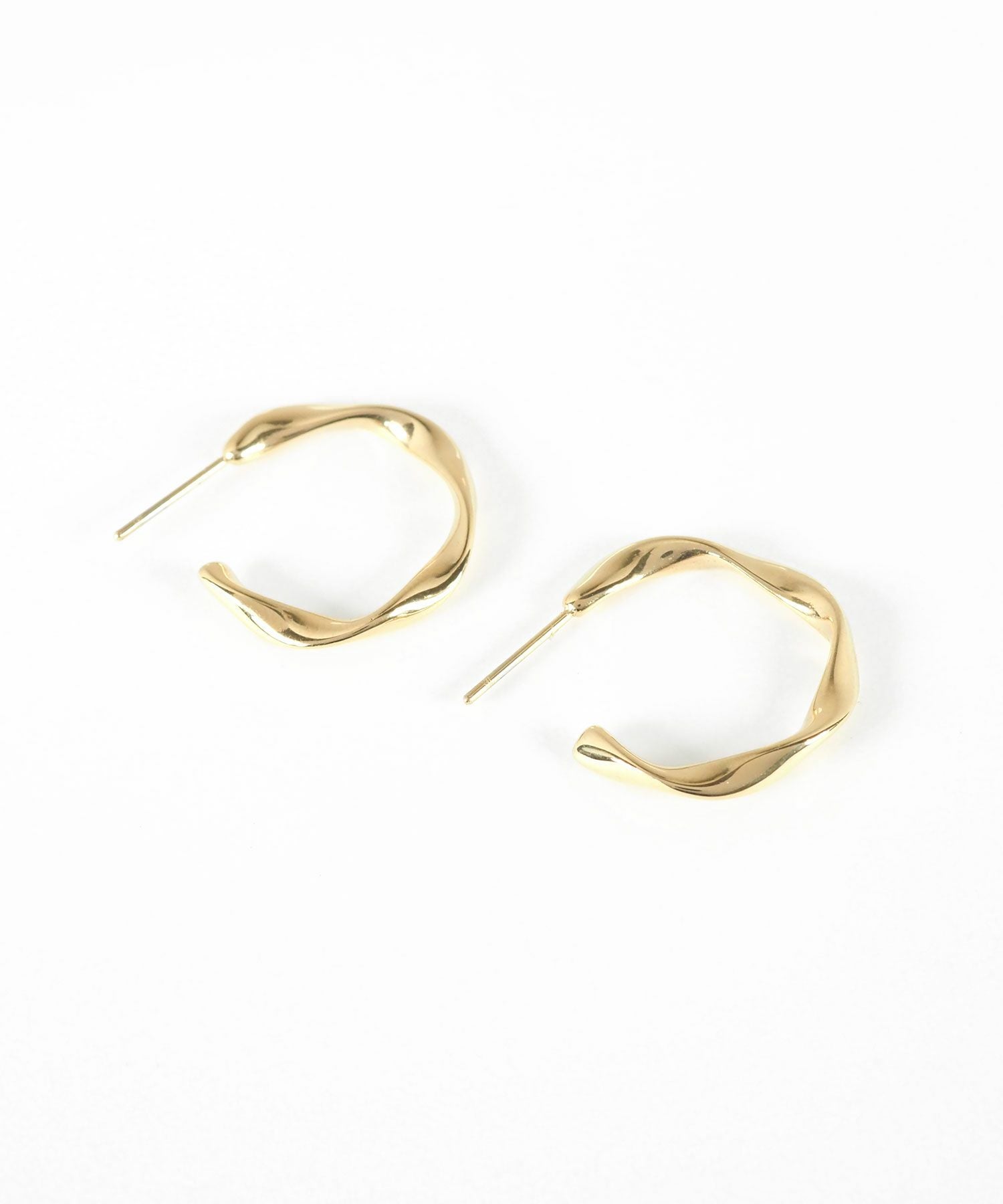 ツイストフープステンレスポストピアス【MUK lucenzio】