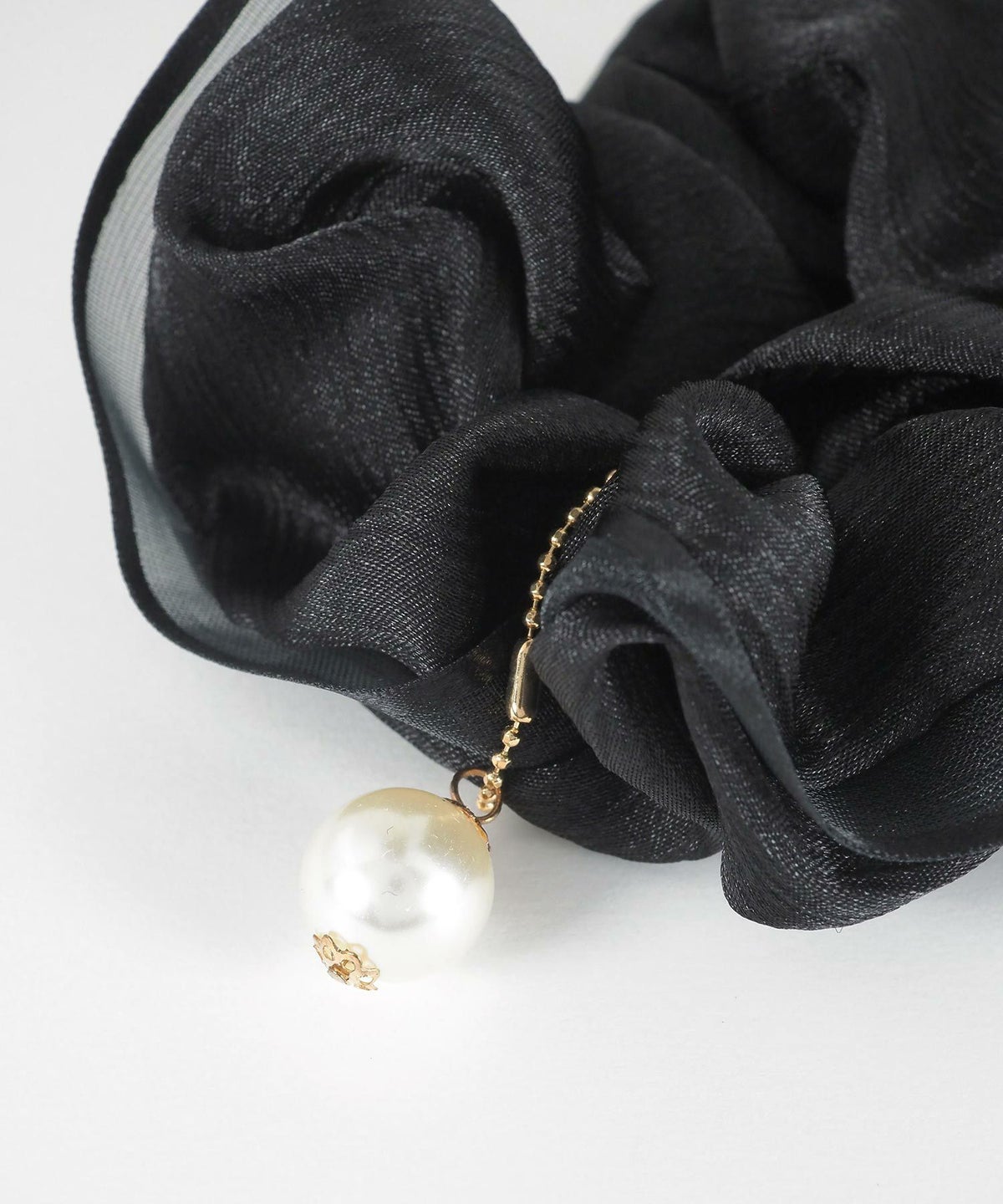 パールチャーム付きシュシュ