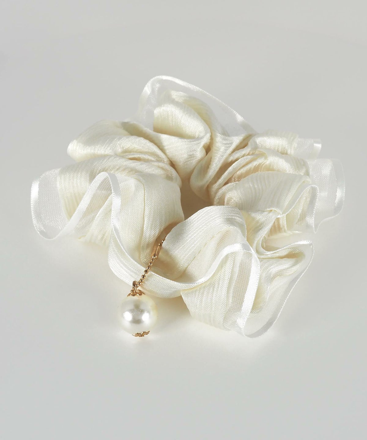 パールチャーム付きシュシュ