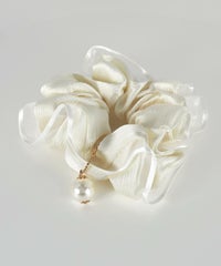 パールチャーム付きシュシュ