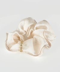 チェーンラインチャーム付きシュシュ