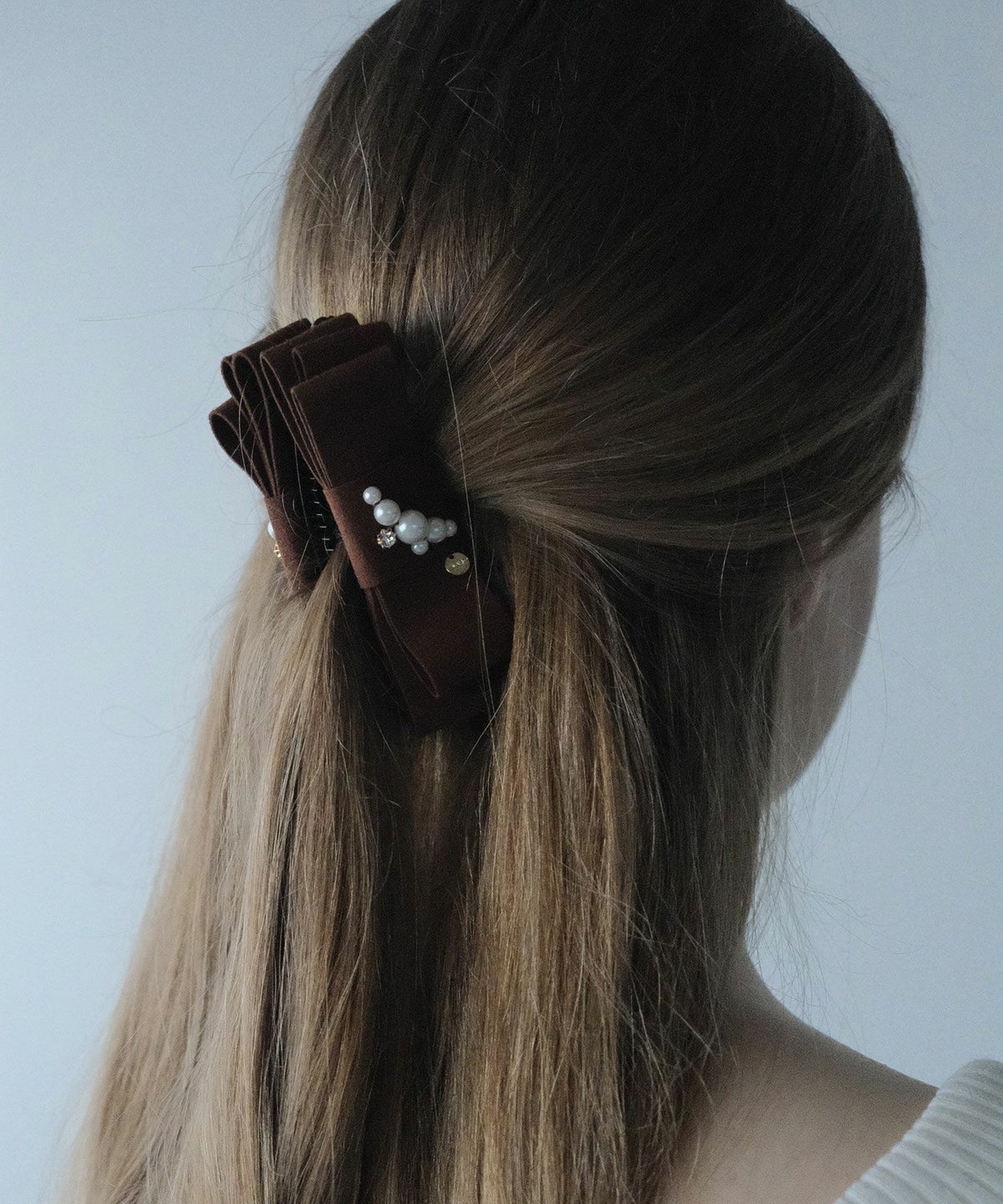 スウェードリボンパールバナナクリップ【JUNO PREMIUM】