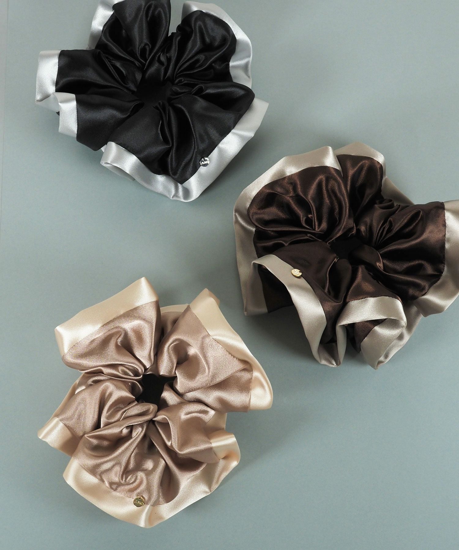 クロスビジューチャーム付きシュシュ | 【公式】MUK ONLINE SHOP｜人気