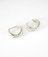 インターセクトスプリングフープピアス