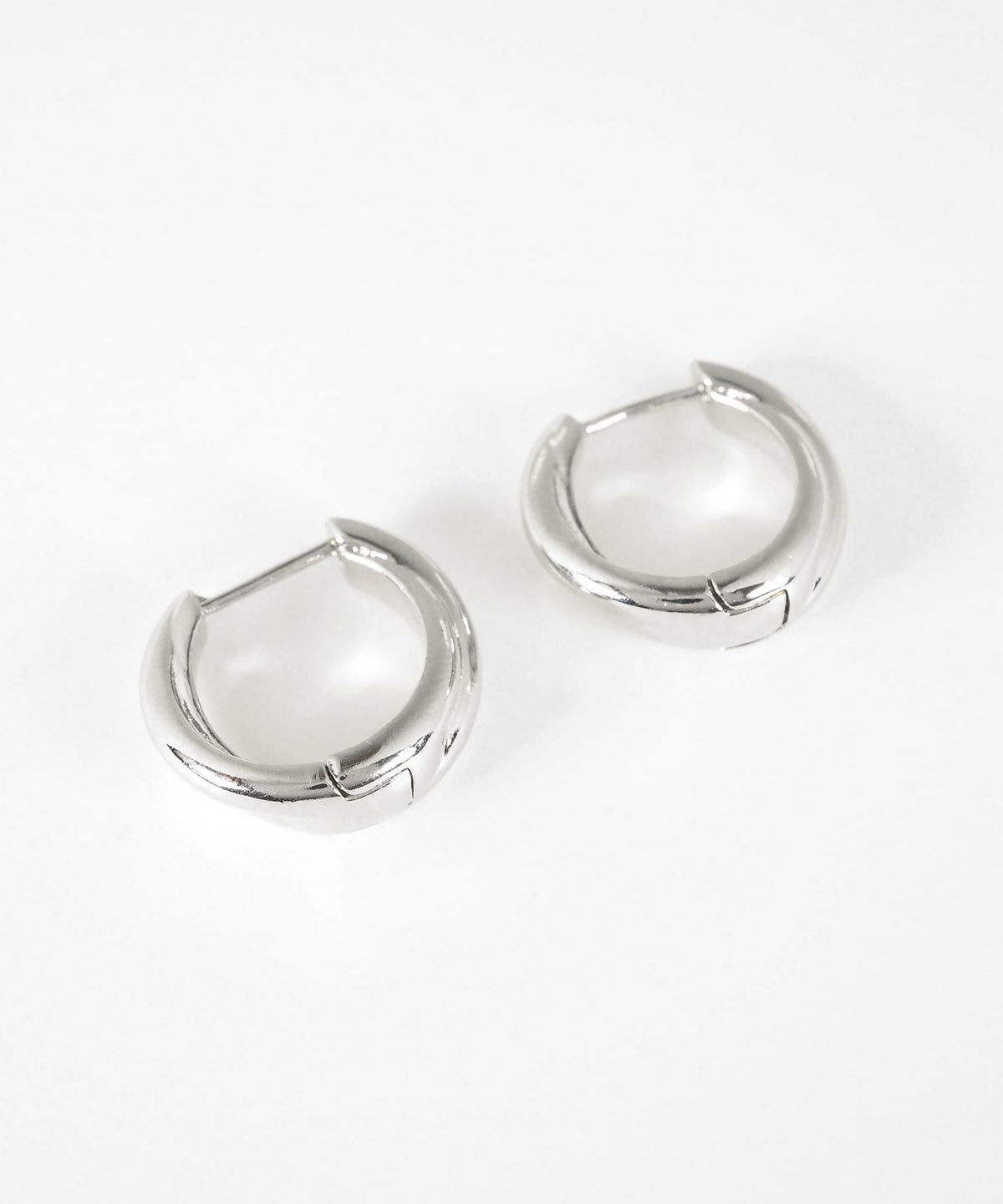 ダブルラインスプリングフープピアス