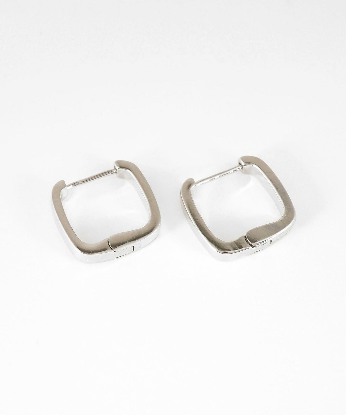 スクエアスプリングフープACピアス