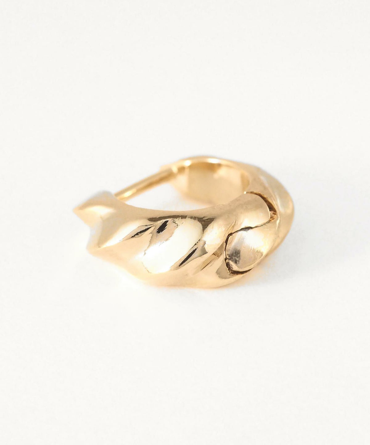 ホイップメタルスプリングフープピアス