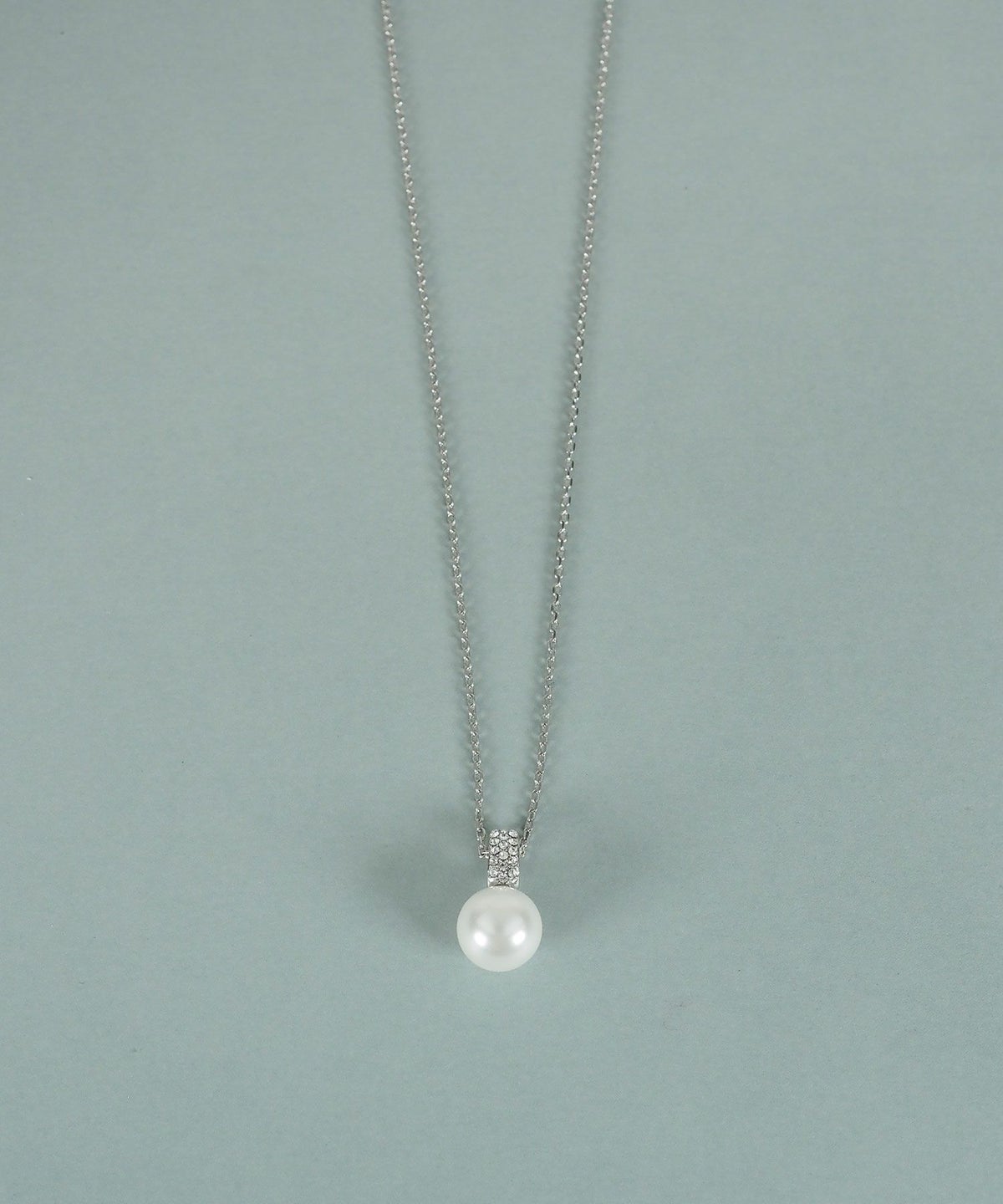 貝パールラインパヴェネックレス