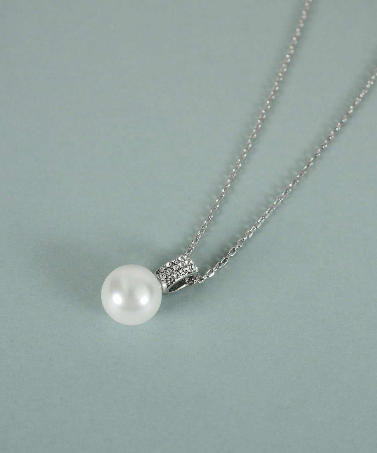 貝パールラインパヴェネックレス