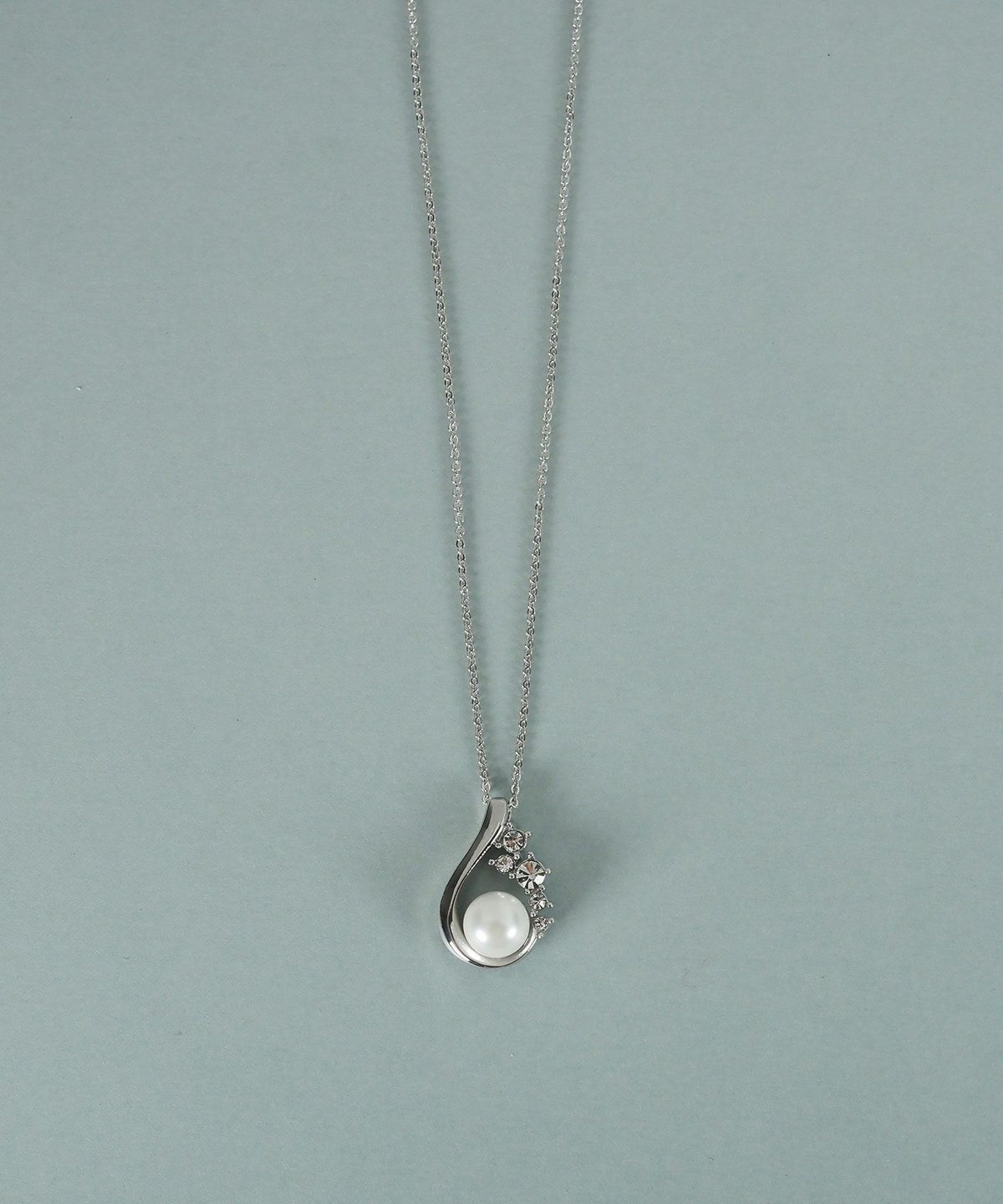 貝パールドロップラインネックレス