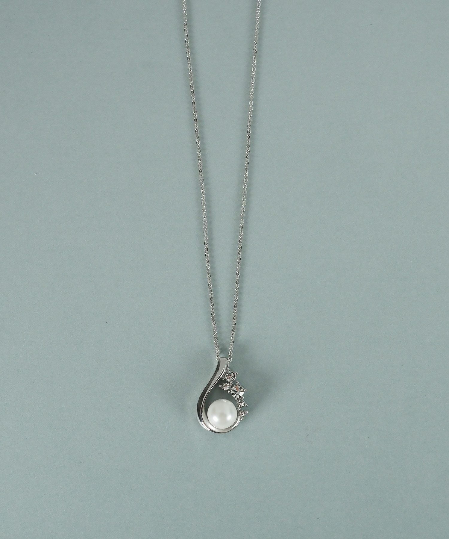 貝パールドロップラインネックレス