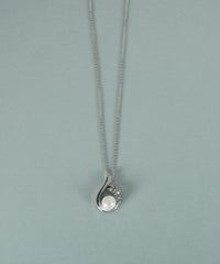 貝パールドロップラインネックレス