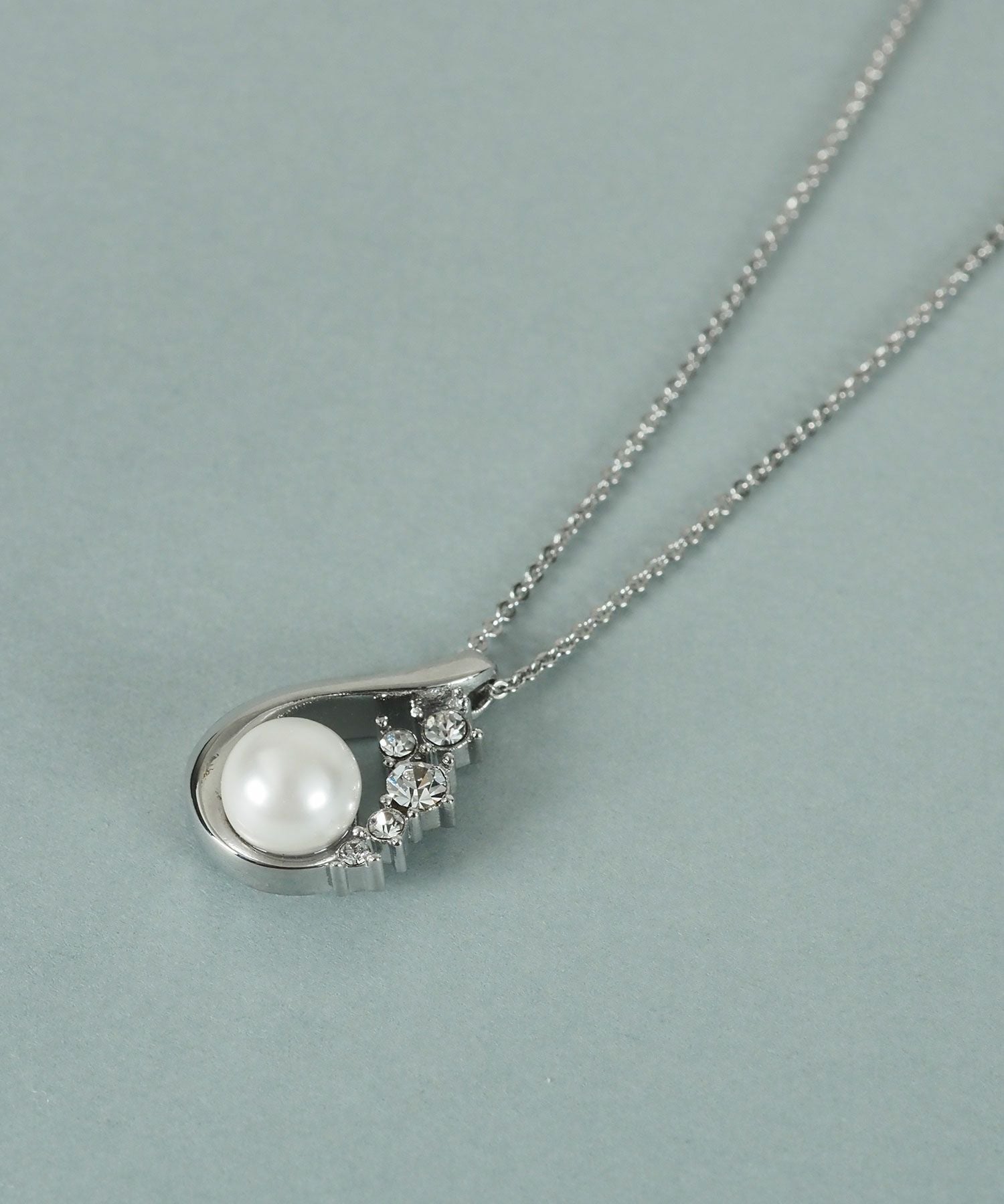 貝パールドロップラインネックレス