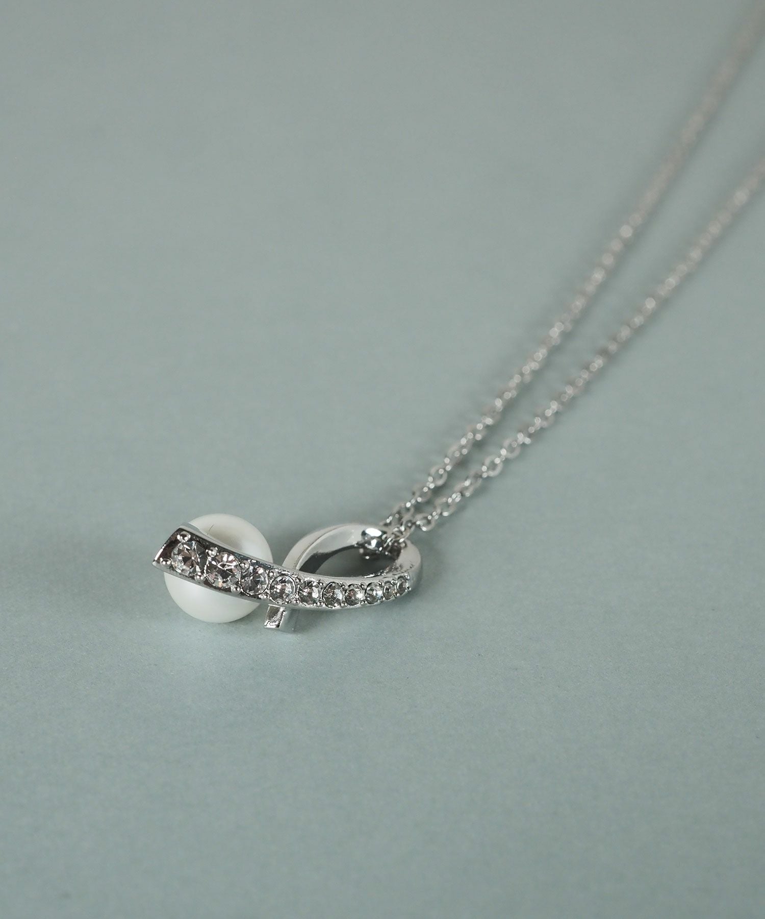 貝パールリボンラインネックレス