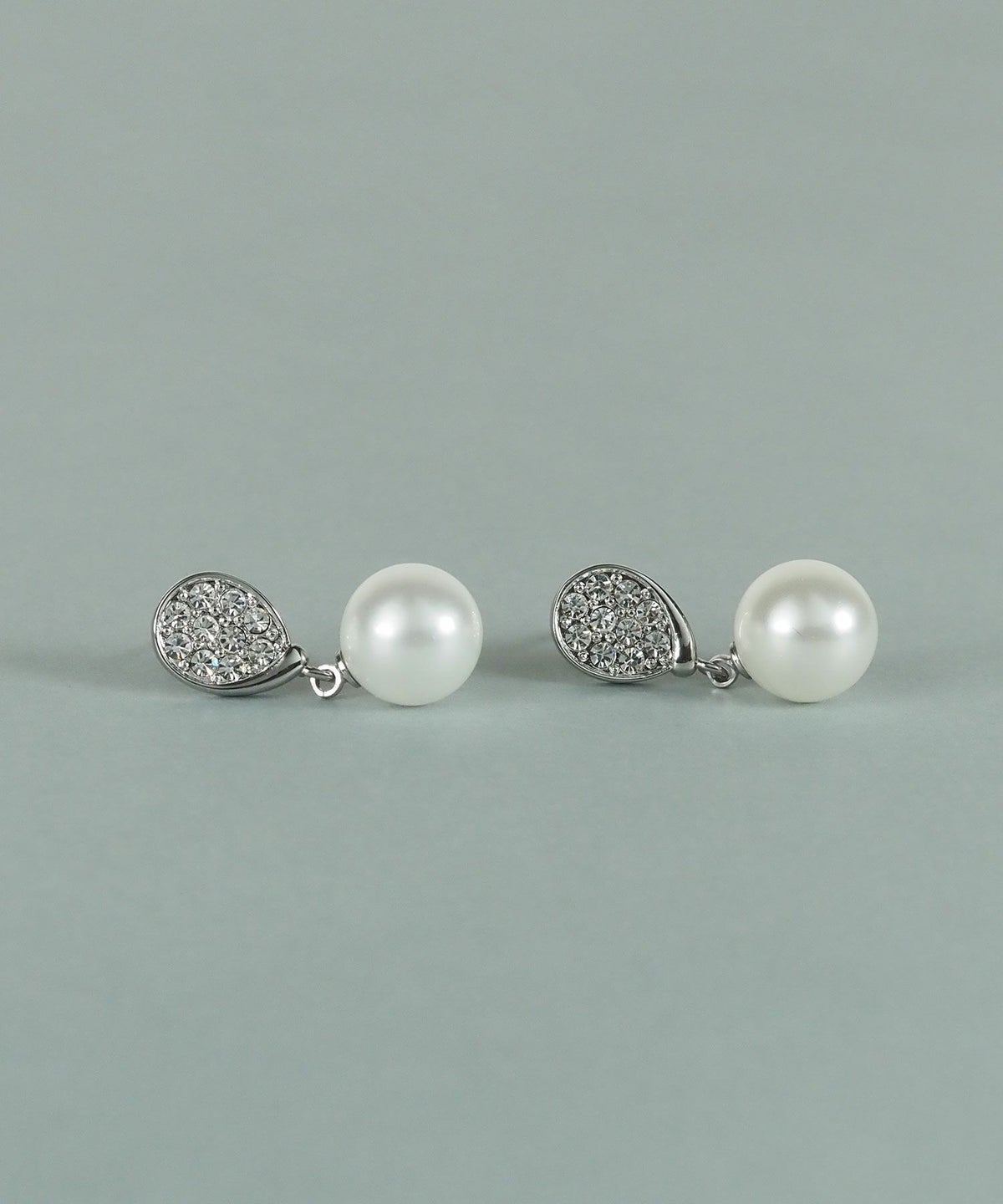 貝パールドロップパヴェピアス