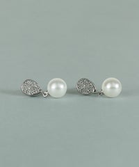 貝パールドロップパヴェピアス