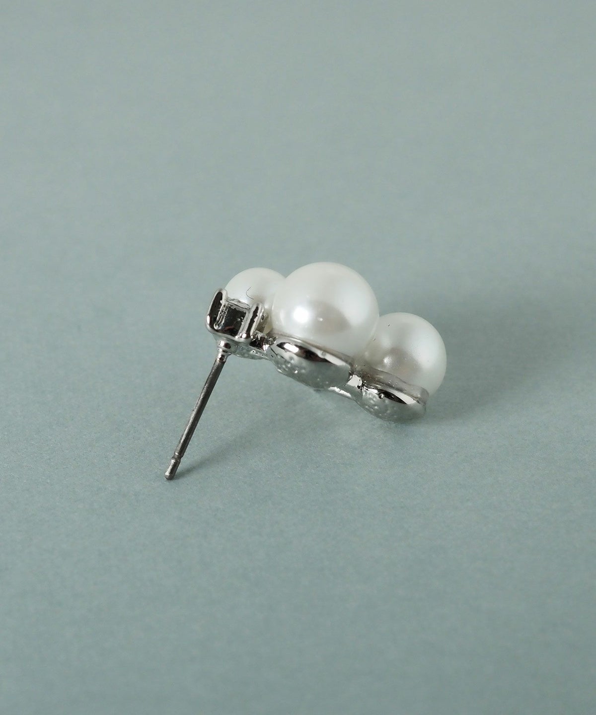 トリプル貝パールビジューピアス【JUNO PREMIUM】