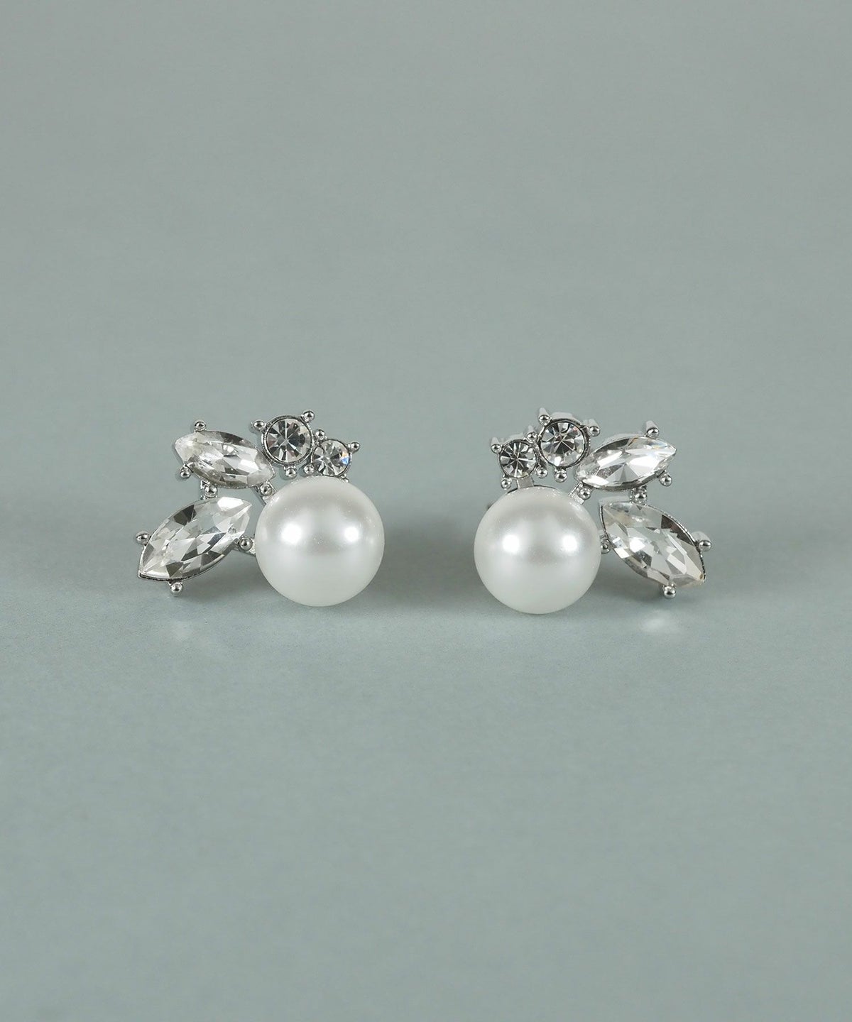 貝パールビジューピアス