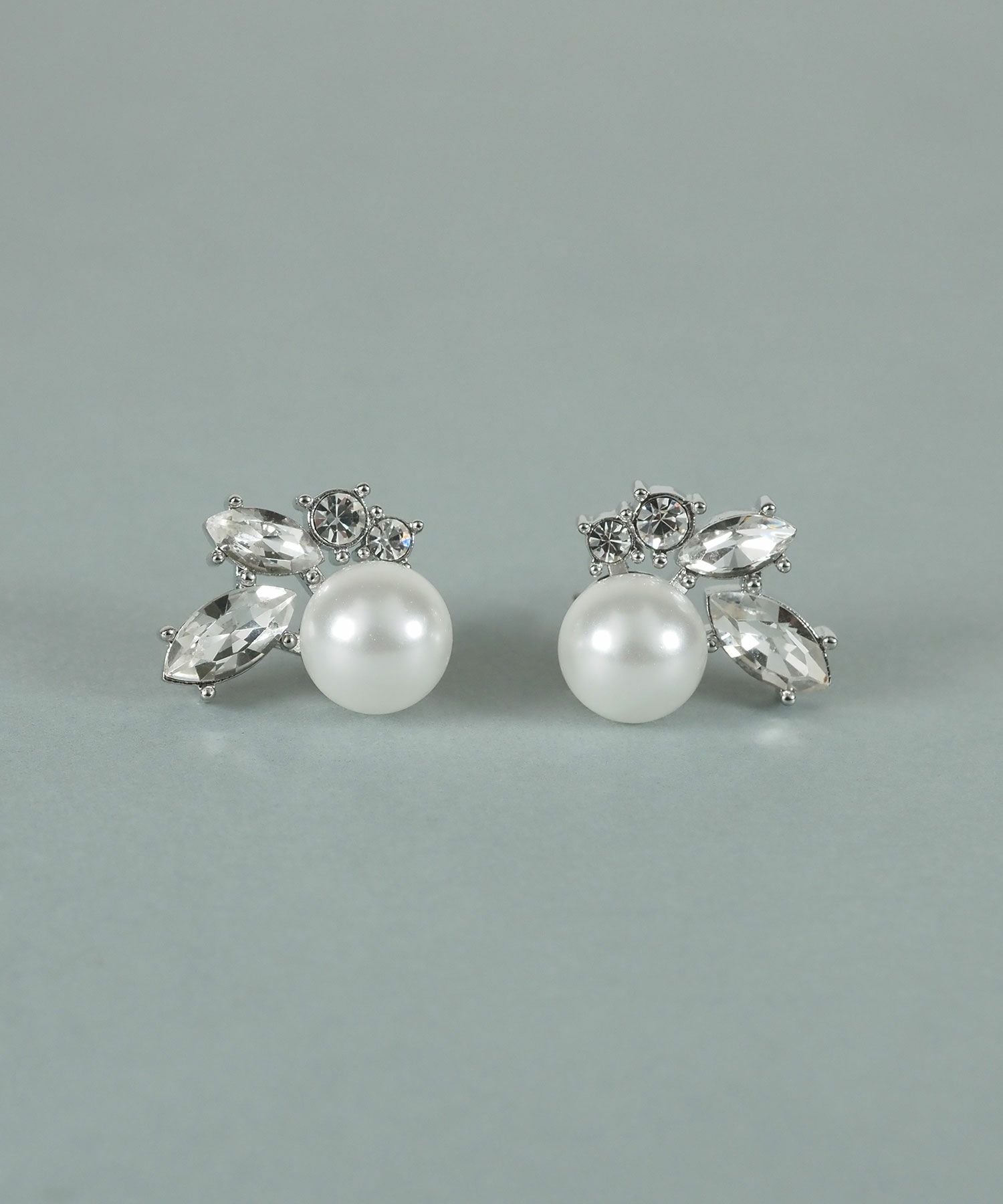 貝パールビジューピアス