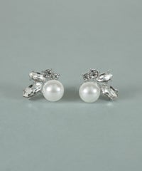 貝パールビジューピアス