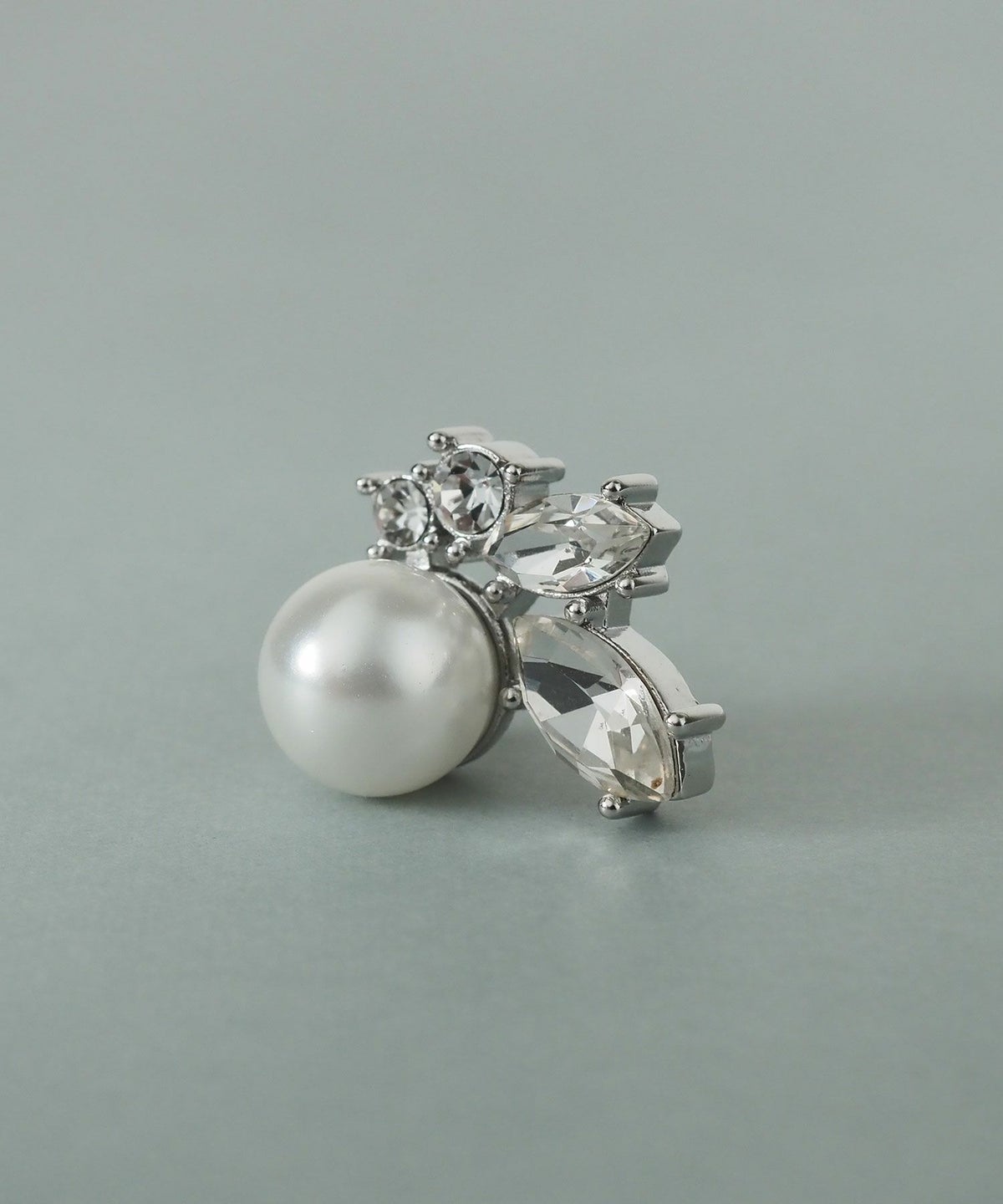 貝パールビジューピアス