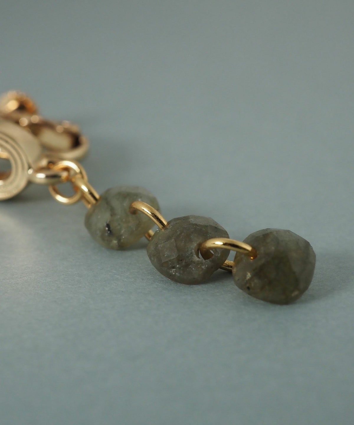 ラブラドライトオーバルメタルイヤリング【JUNO PREMIUM】