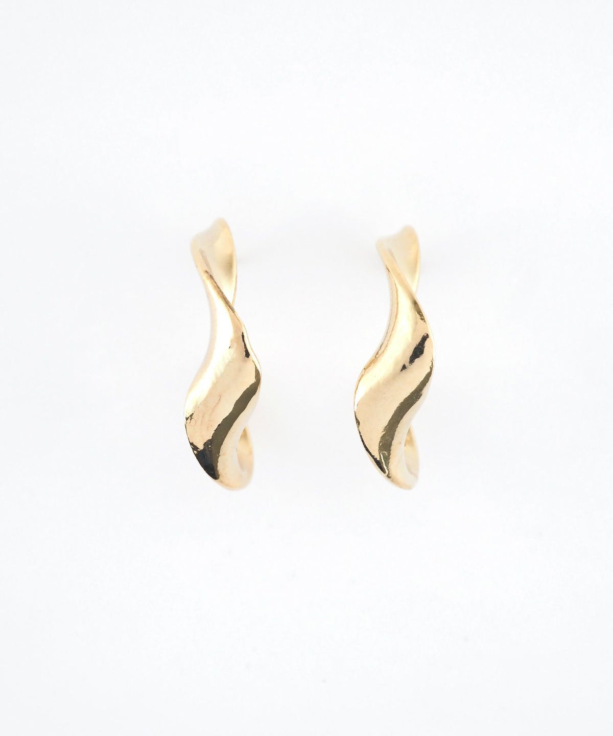 ツイストメタルピュアチタンポストピアス【ISS】