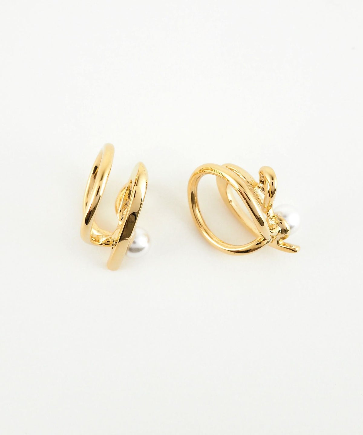 ニュアンスハートパールラウンドメタルイヤリング