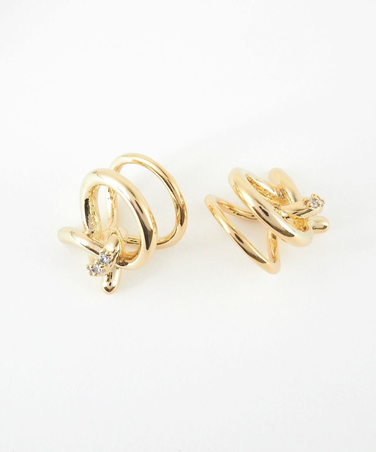 スリークノットラウンドメタルイヤリング