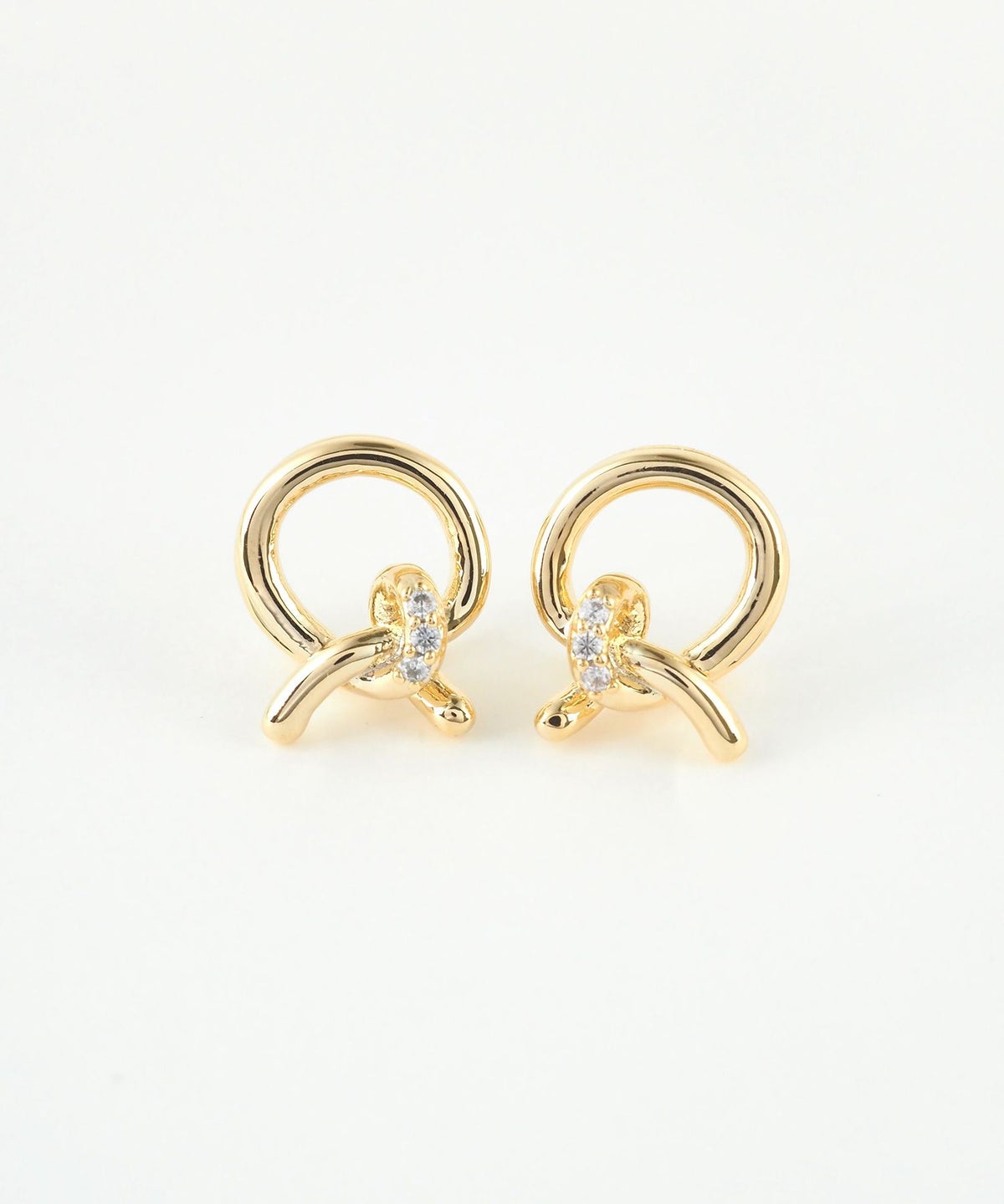 スリークノットラウンドメタルイヤリング