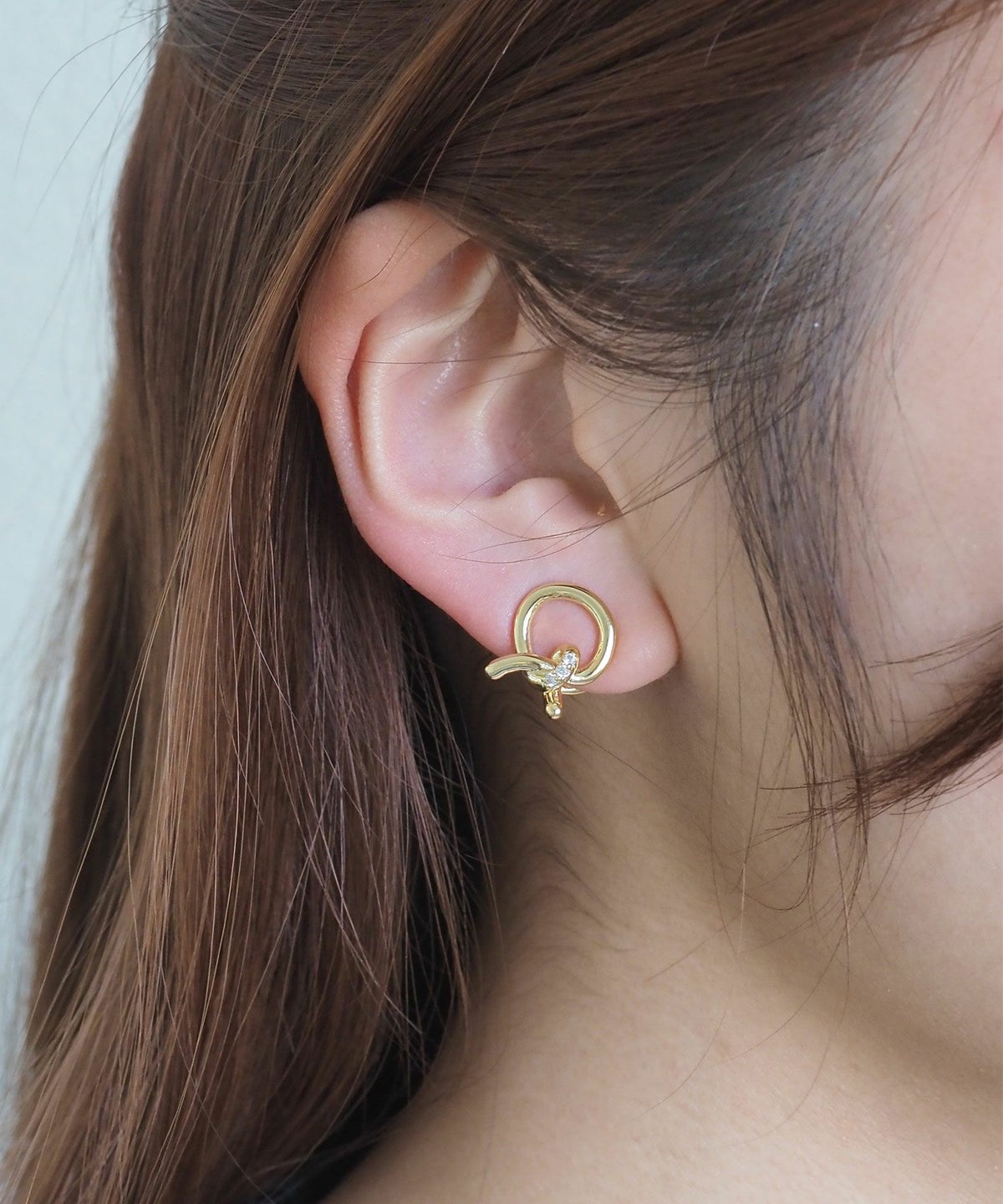 スリークノットラウンドメタルイヤリング