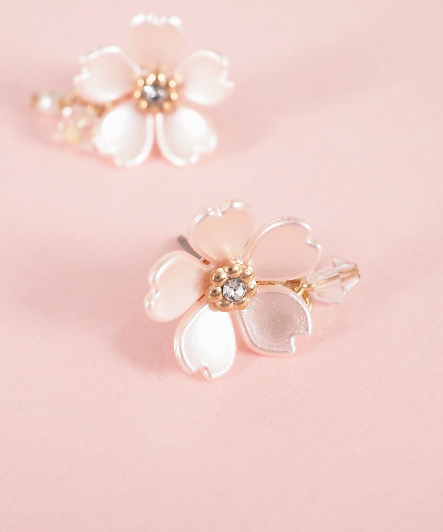 SAKURAチタンポストピアス