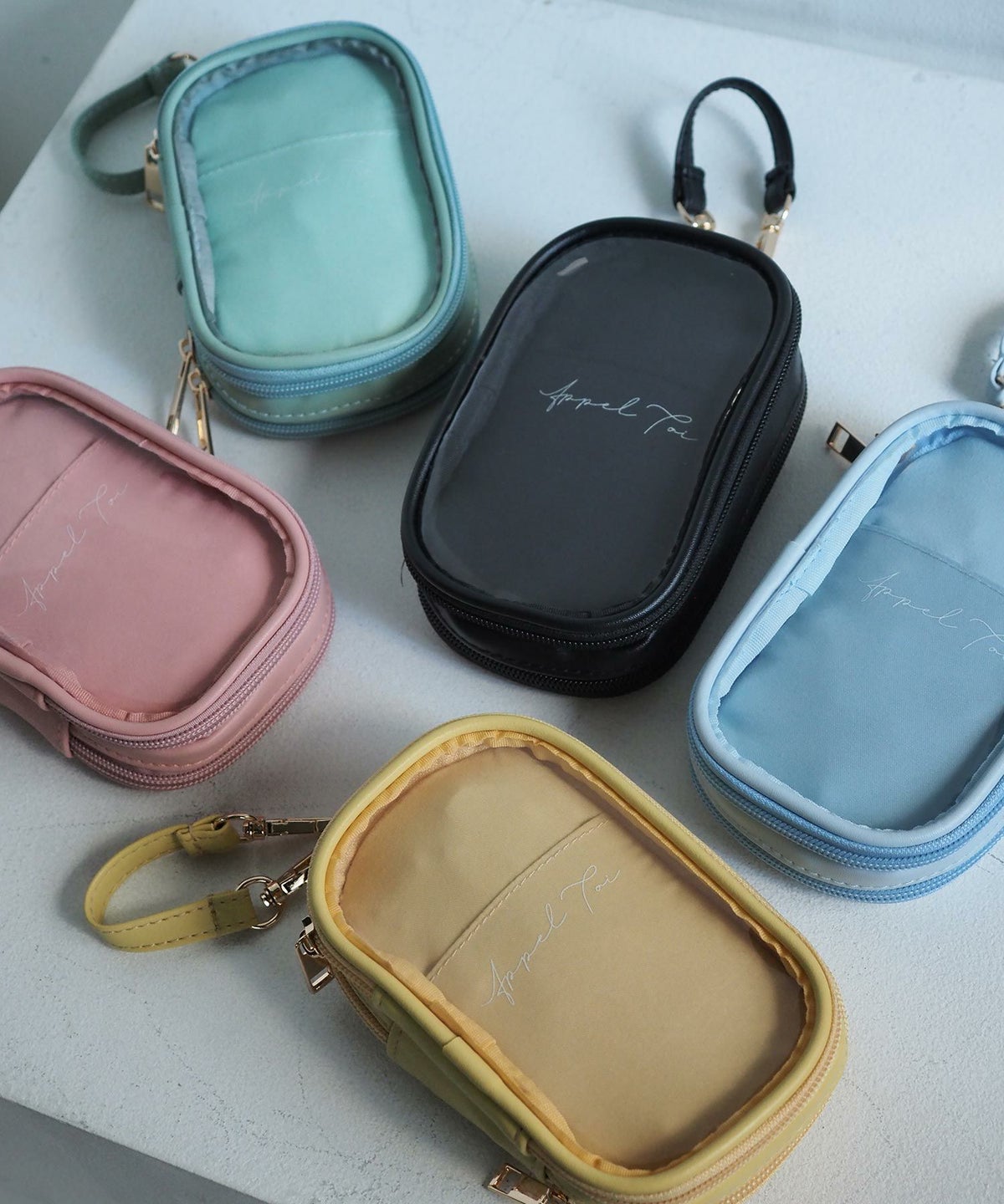 レザー風アクリルスタンドポーチ