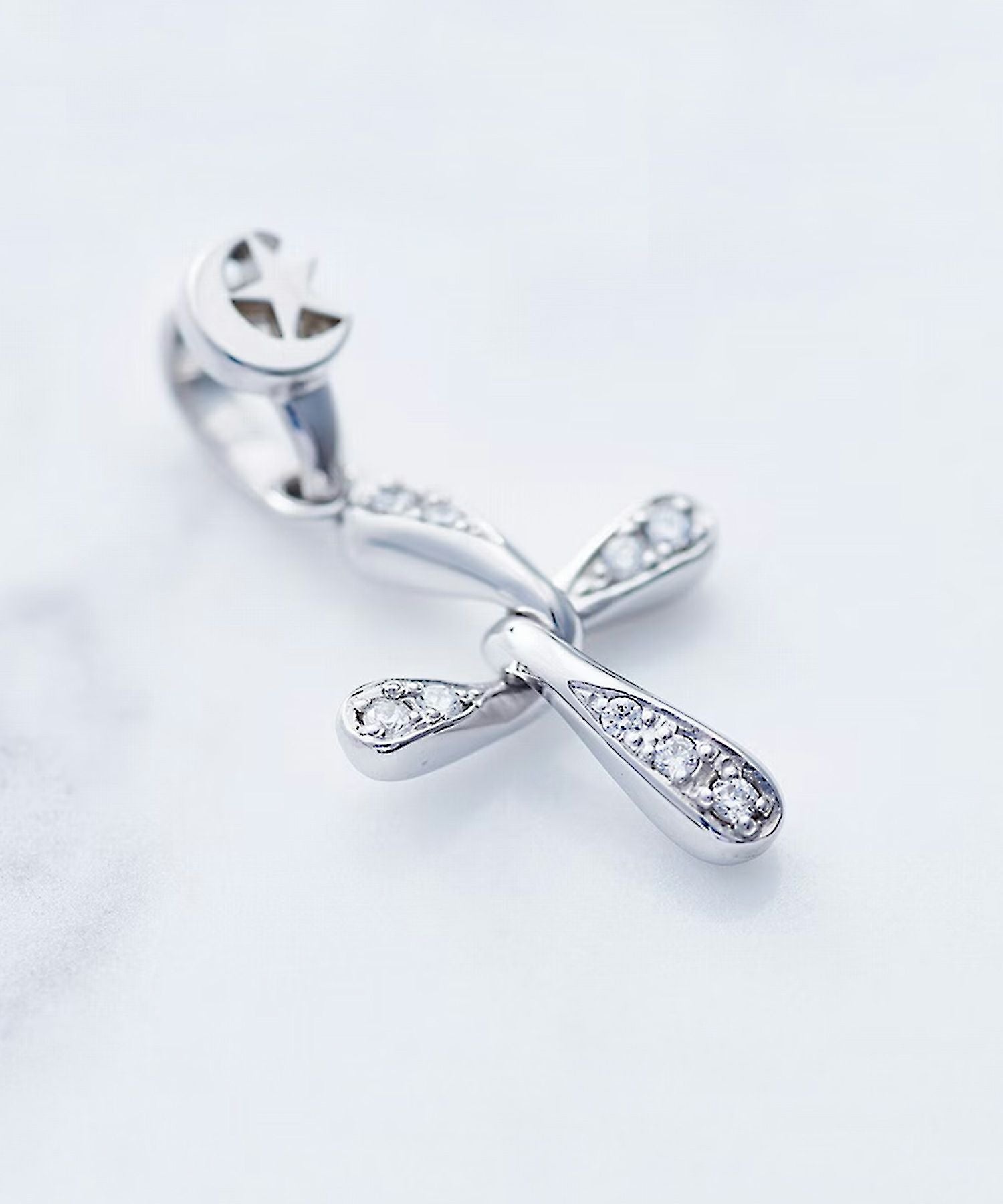 DESEOクロスペンダントトップ【Crescent Luna】