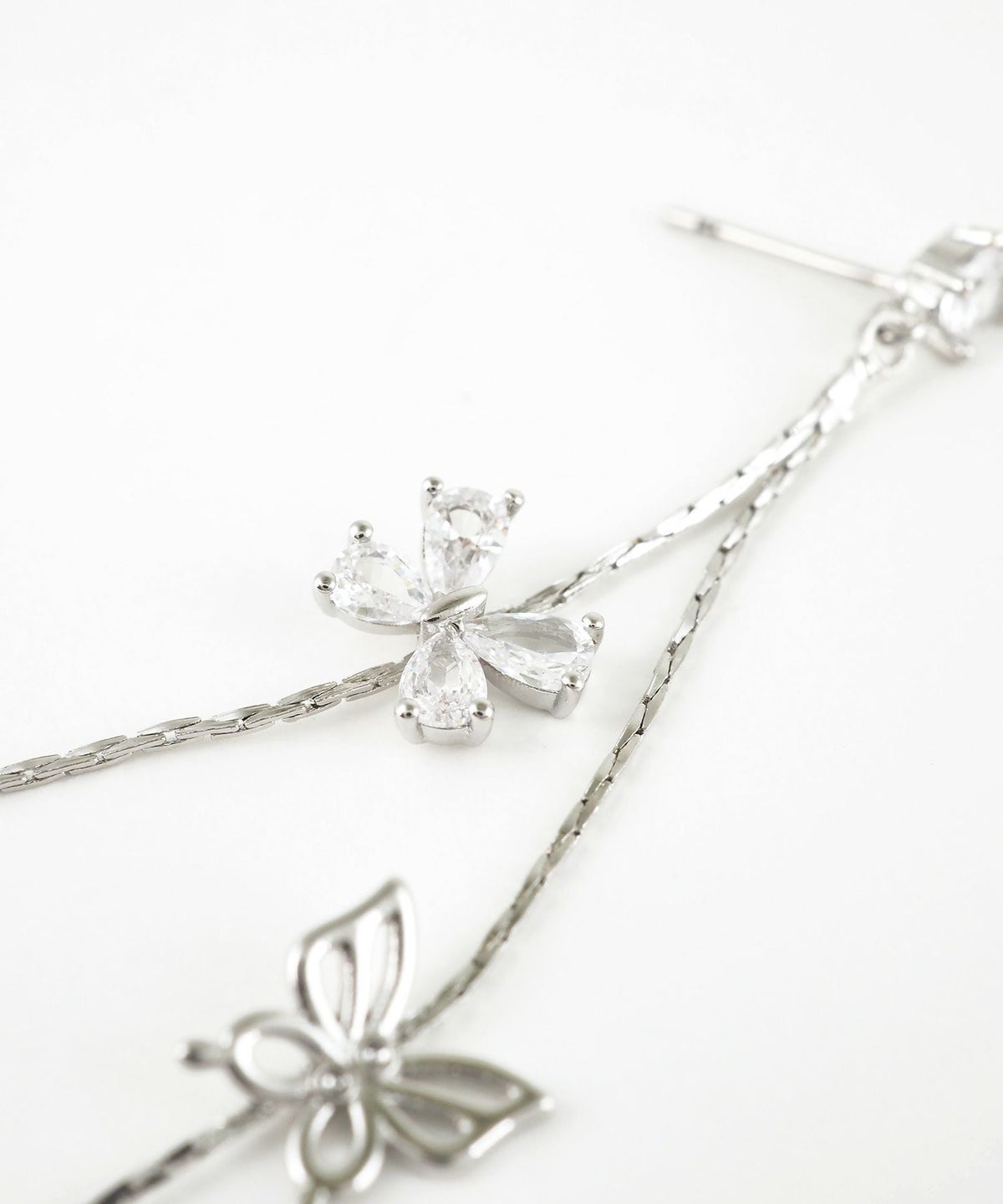 ダブルバタフライチェーンチタンポストピアス