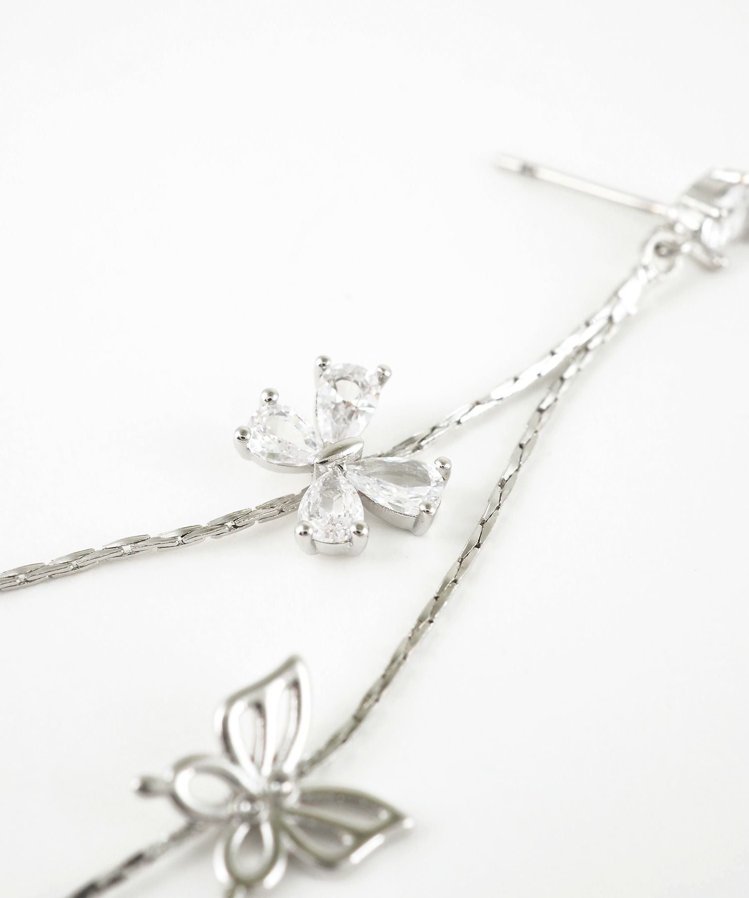 ダブルバタフライチェーンチタンポストピアス