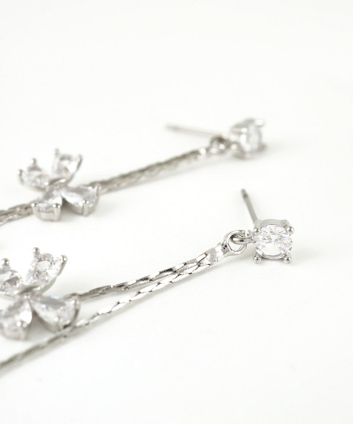 ダブルバタフライチェーンチタンポストピアス