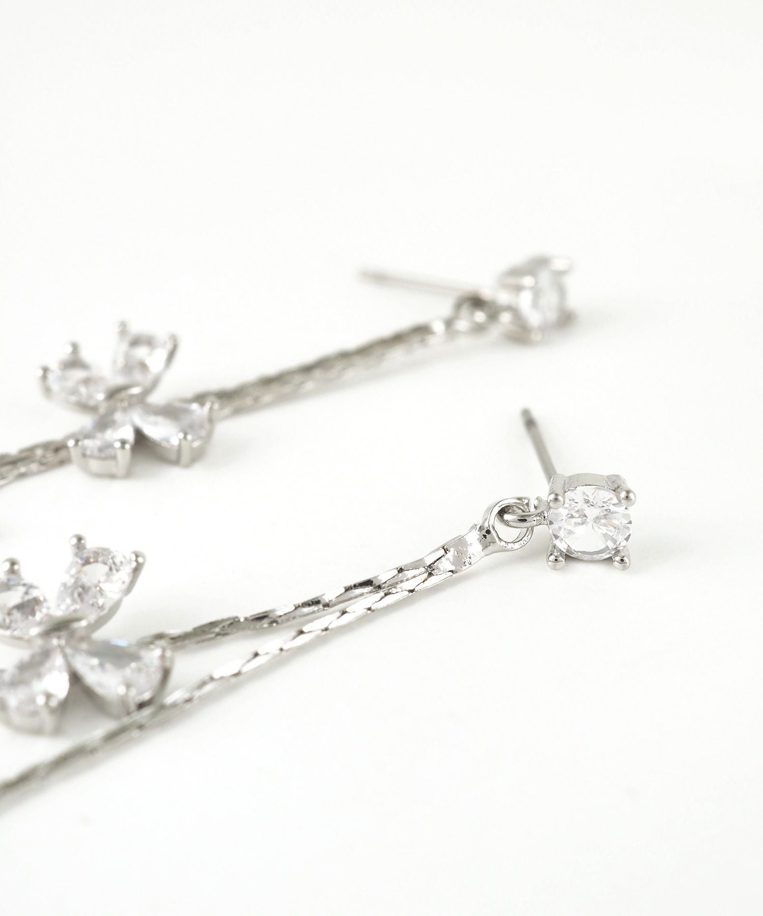 ダブルバタフライチェーンチタンポストピアス