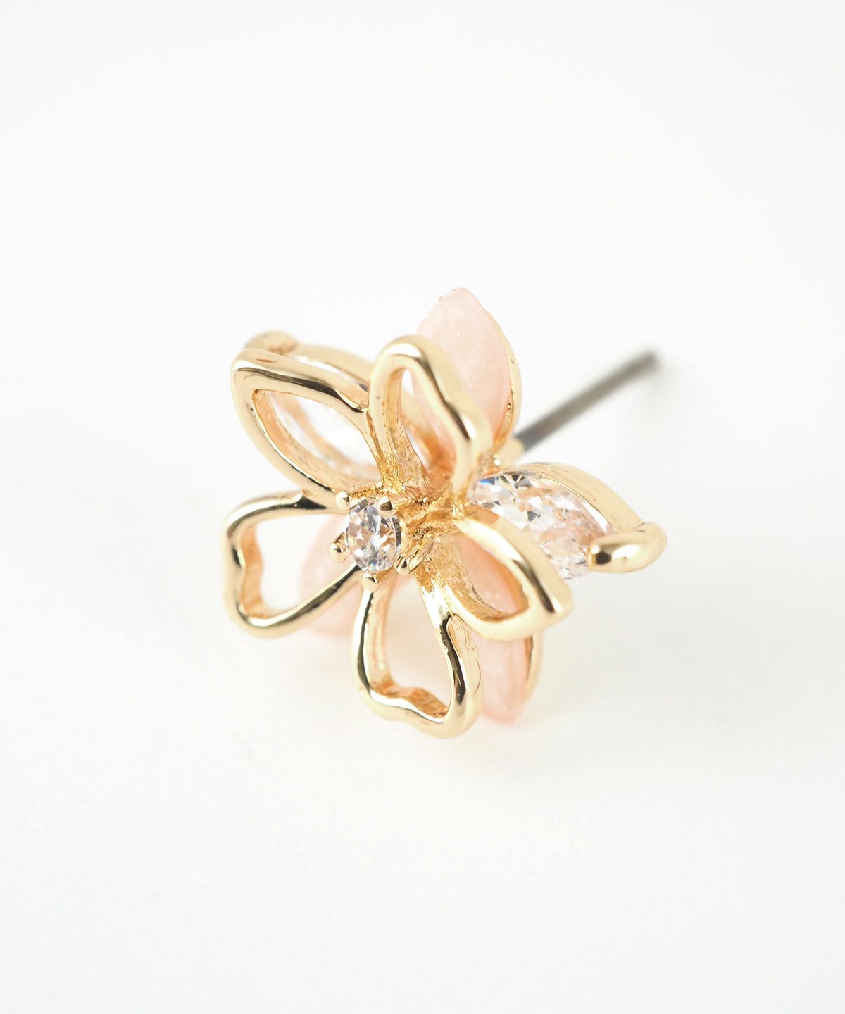 ダブルレイヤーフラワーチタンポストピアス