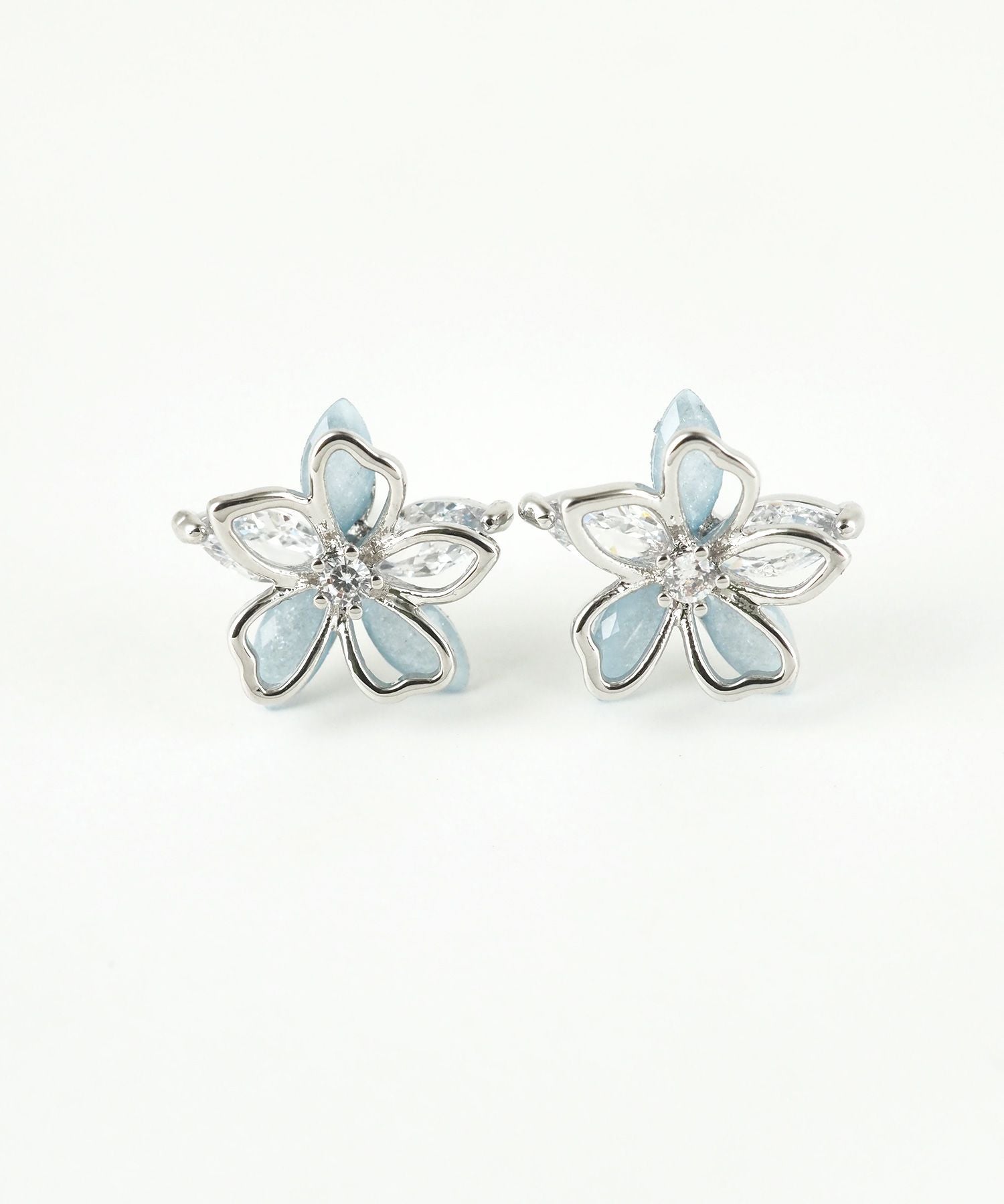 ダブルレイヤーフラワーチタンポストピアス