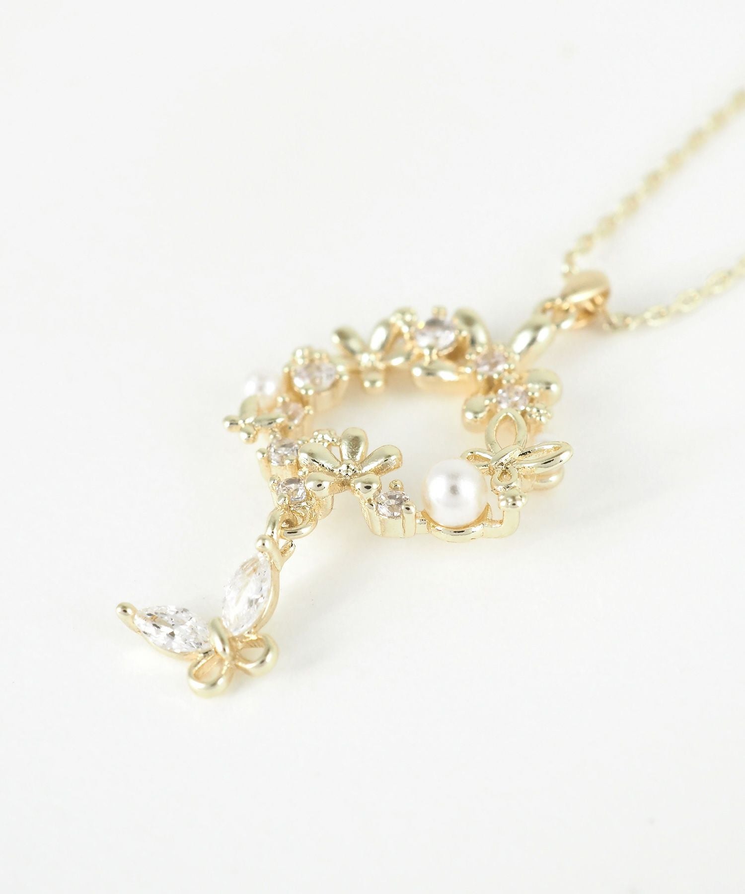 バタフライリースジルコニアネックレス